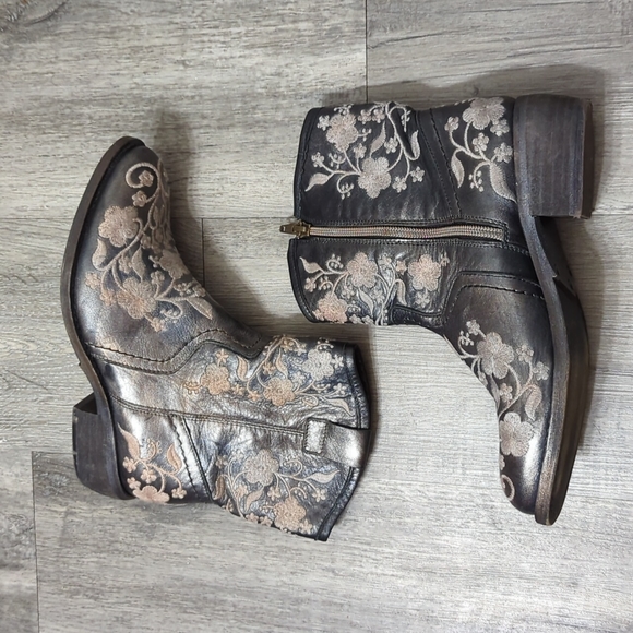 Taos Privilege Embroidered Boots - Picture 4 of 8